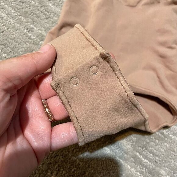 SKIMS Seamless Sculpt Thong Bodysuit, Tan Ochre, S/M NWOT - Picture 4 of 6